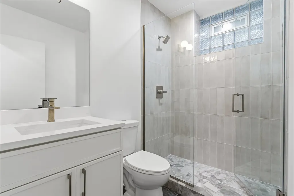 2044 West Superior Street Chicago IL 60612