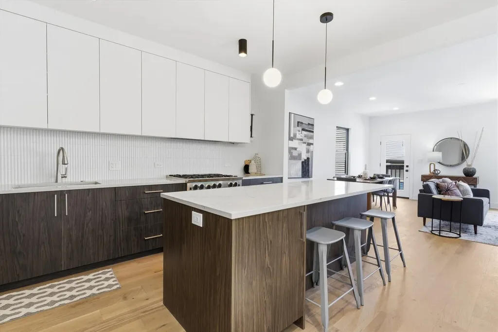 2044 West Superior Street Chicago IL 60612
