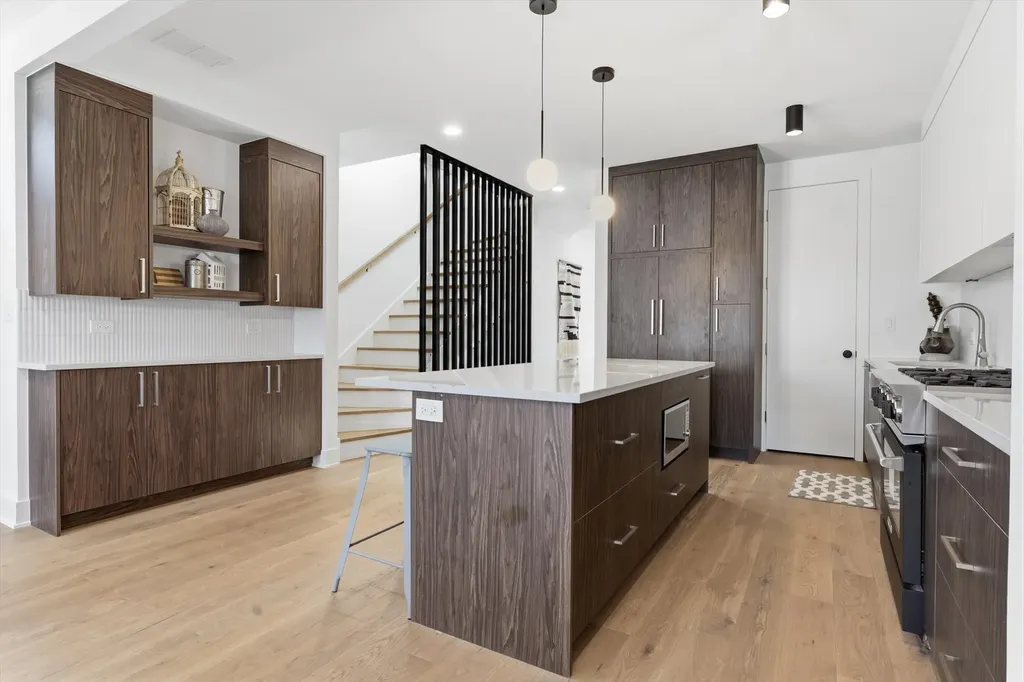 2044 West Superior Street Chicago IL 60612