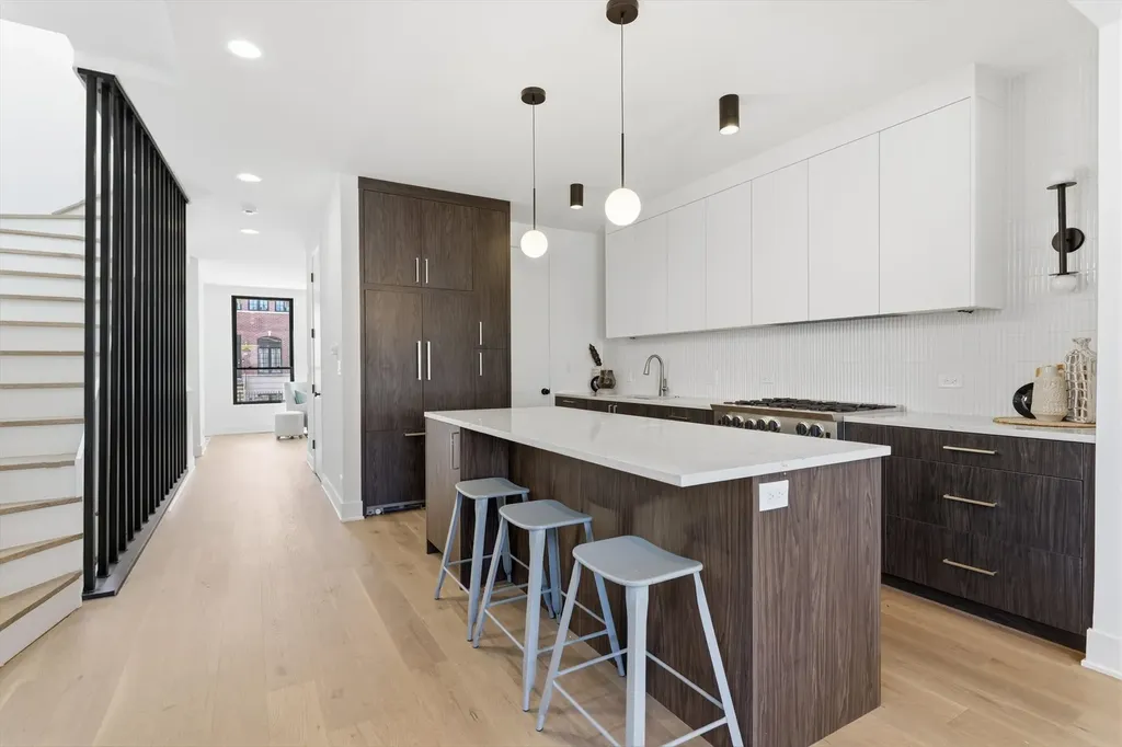 2044 West Superior Street Chicago IL 60612