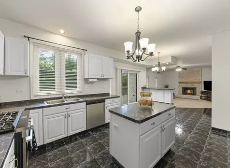 16W374 94TH Street Burr Ridge IL 60527