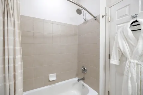715 West Eastman Street Chicago IL 60610