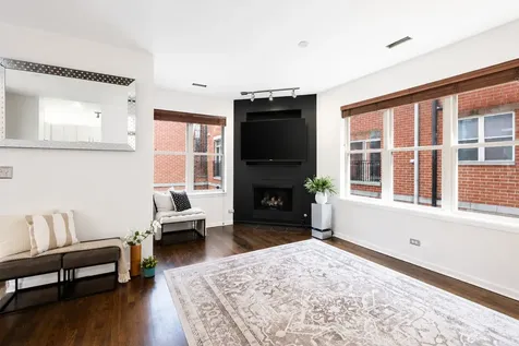 715 West Eastman Street Chicago IL 60610