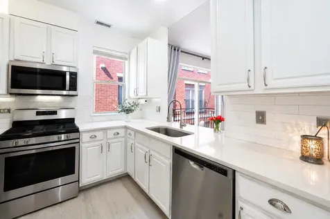715 West Eastman Street Chicago IL 60610