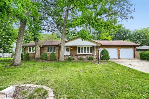 823 Greenwood Avenue Carpentersville IL 60110