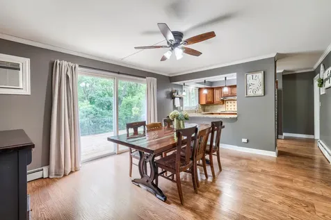 823 Greenwood Avenue Carpentersville IL 60110