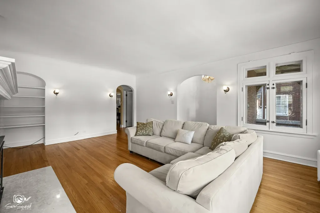 9237 South Longwood Drive Chicago IL 60643