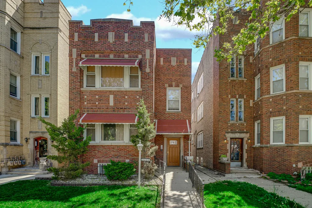 8233 South Langley Avenue Chicago IL 60619