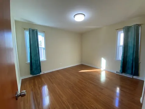 6078 North Troy Street Chicago IL 60659