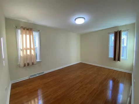 6078 North Troy Street Chicago IL 60659