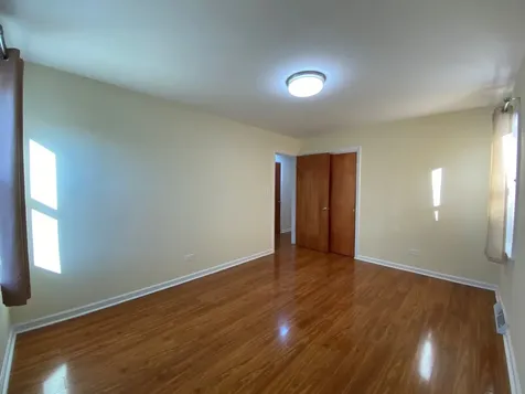 6078 North Troy Street Chicago IL 60659