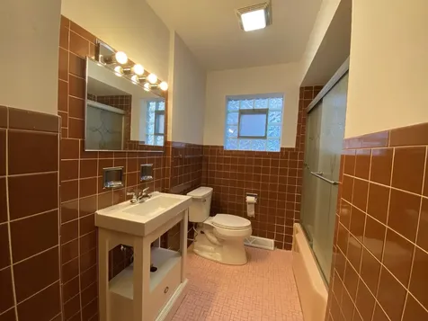 6078 North Troy Street Chicago IL 60659