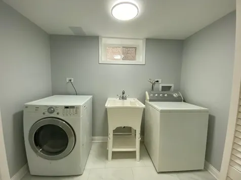 6078 North Troy Street Chicago IL 60659