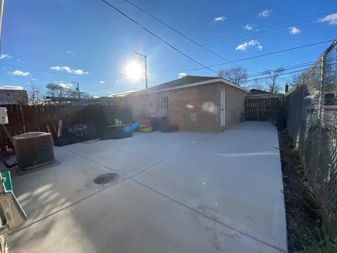 6078 North Troy Street Chicago IL 60659