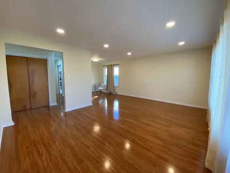 6078 North Troy Street Chicago IL 60659