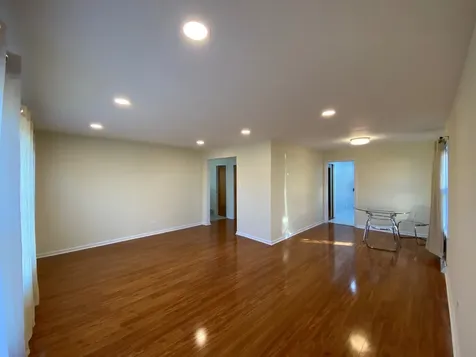 6078 North Troy Street Chicago IL 60659