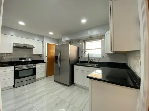 6078 North Troy Street Chicago IL 60659