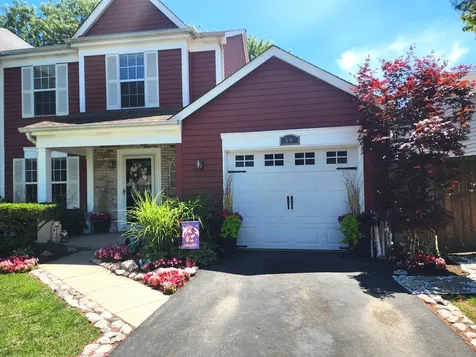 54 Sandhurst Road Mundelein IL 60060