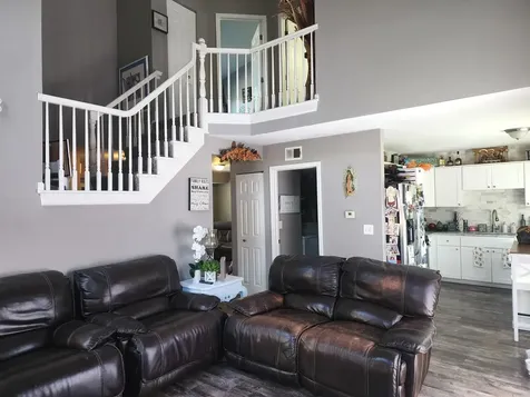 54 Sandhurst Road Mundelein IL 60060