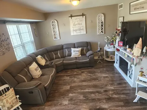 54 Sandhurst Road Mundelein IL 60060