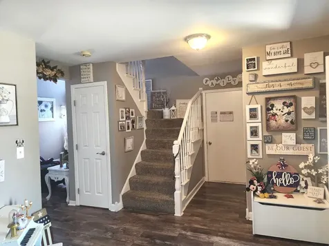 54 Sandhurst Road Mundelein IL 60060
