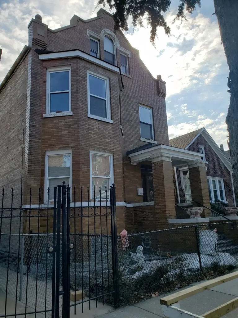 2705 West 24th Street Chicago IL 60608