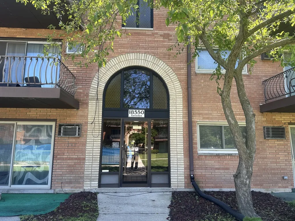 18555 Hickory Court Lansing IL 60438