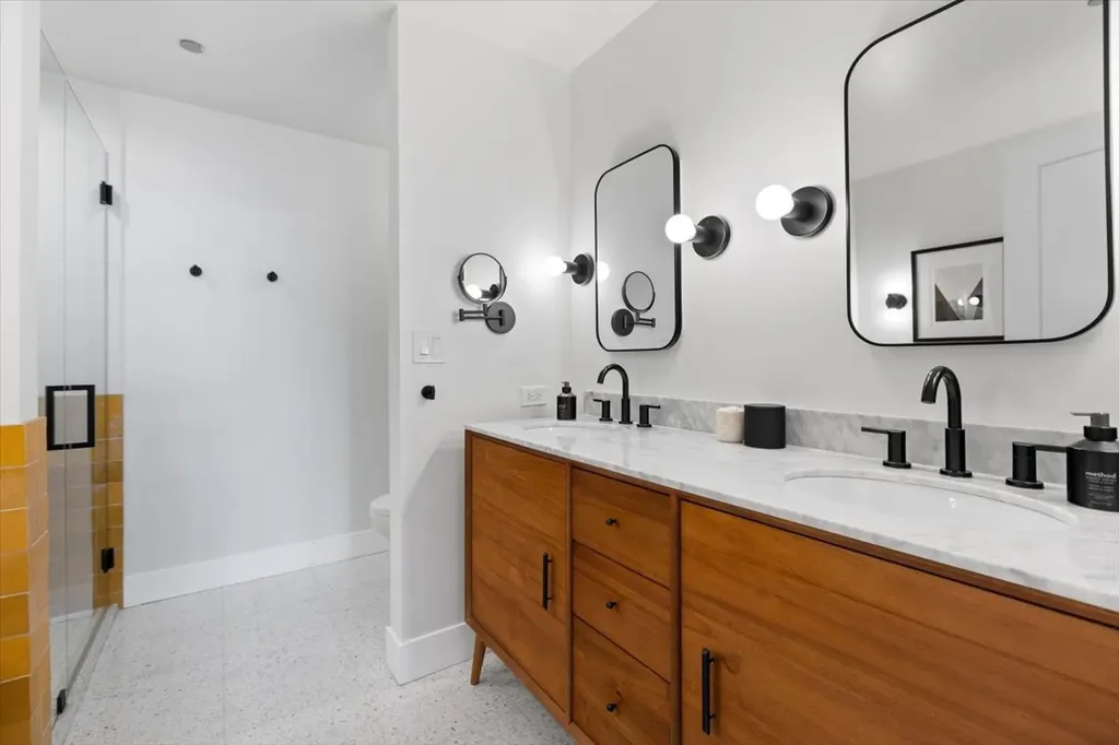 1155 West Armitage Avenue Chicago IL 60614