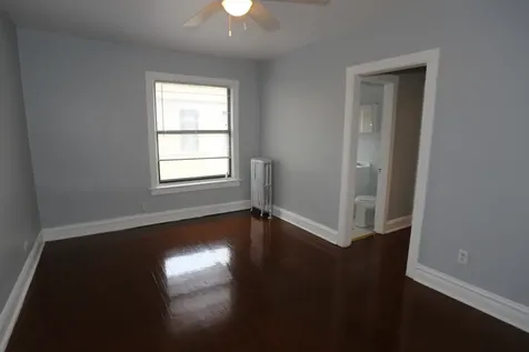 4602 North Beacon Street Chicago IL 60640
