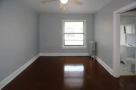 4602 North Beacon Street Chicago IL 60640