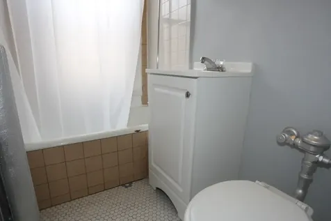 4602 North Beacon Street Chicago IL 60640