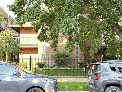 4537 North Dover Street Chicago IL 60640