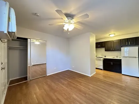 4537 North Dover Street Chicago IL 60640
