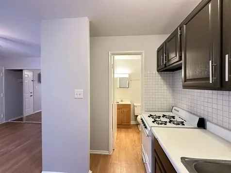 4537 North Dover Street Chicago IL 60640