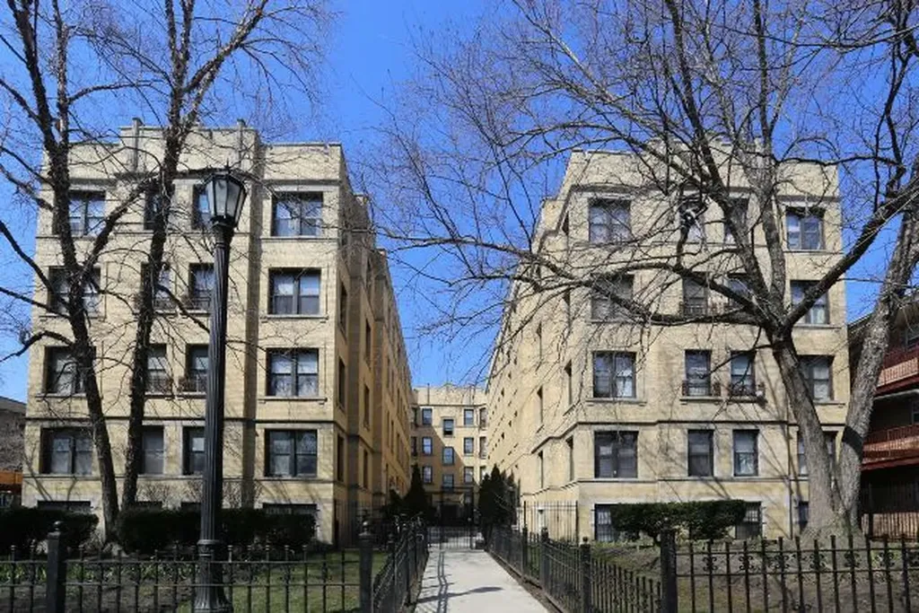 4600 North Beacon Street Chicago IL 60640