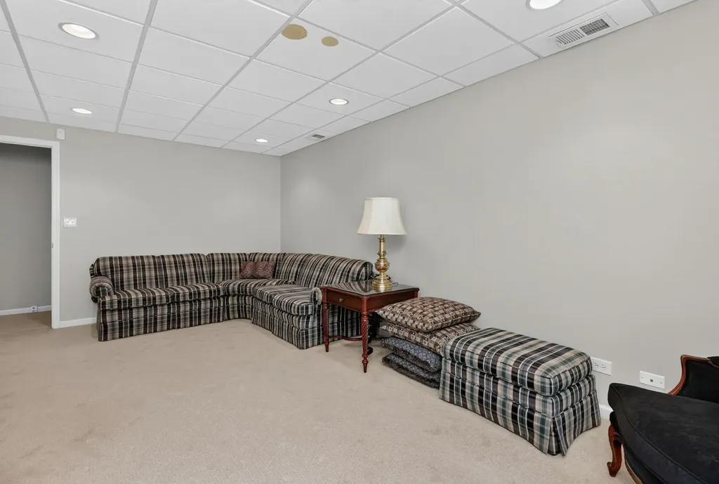 1702 Astor Avenue Oakbrook Terrace IL 60181