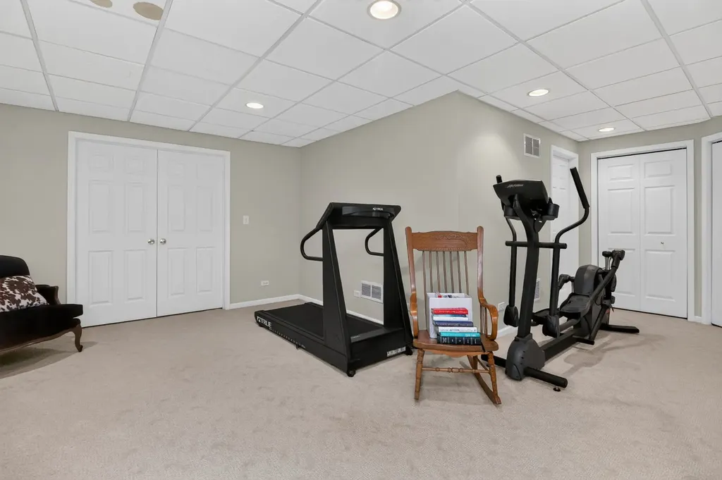 1702 Astor Avenue Oakbrook Terrace IL 60181