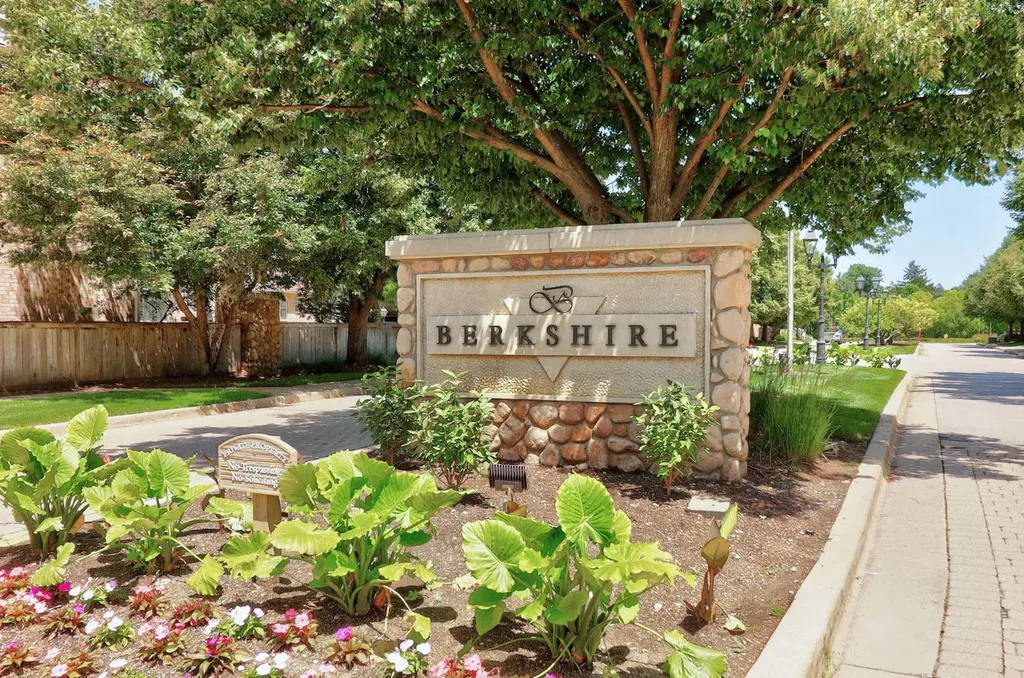 1702 Astor Avenue Oakbrook Terrace IL 60181