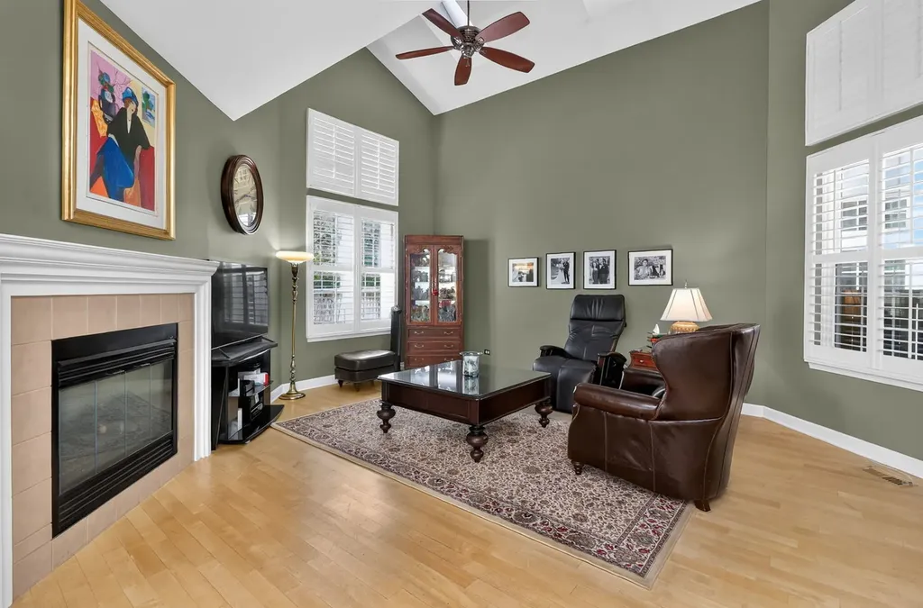 1702 Astor Avenue Oakbrook Terrace IL 60181