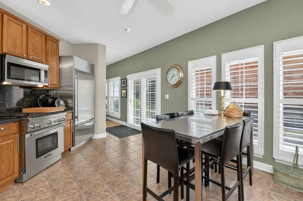 1702 Astor Avenue Oakbrook Terrace IL 60181