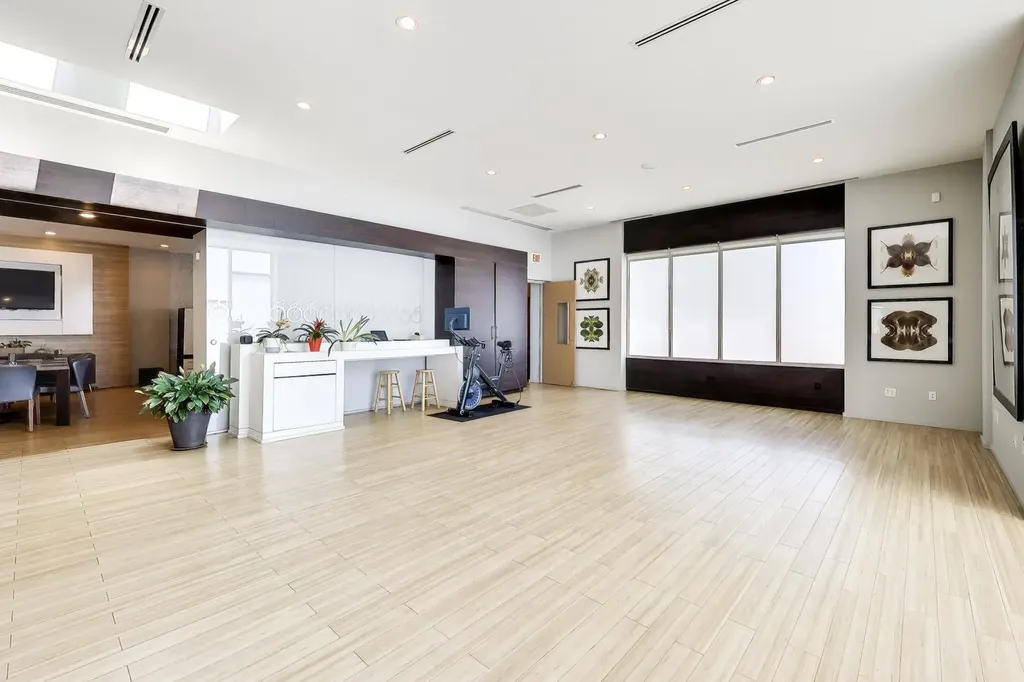 614 North Ashland Avenue Chicago IL 60622