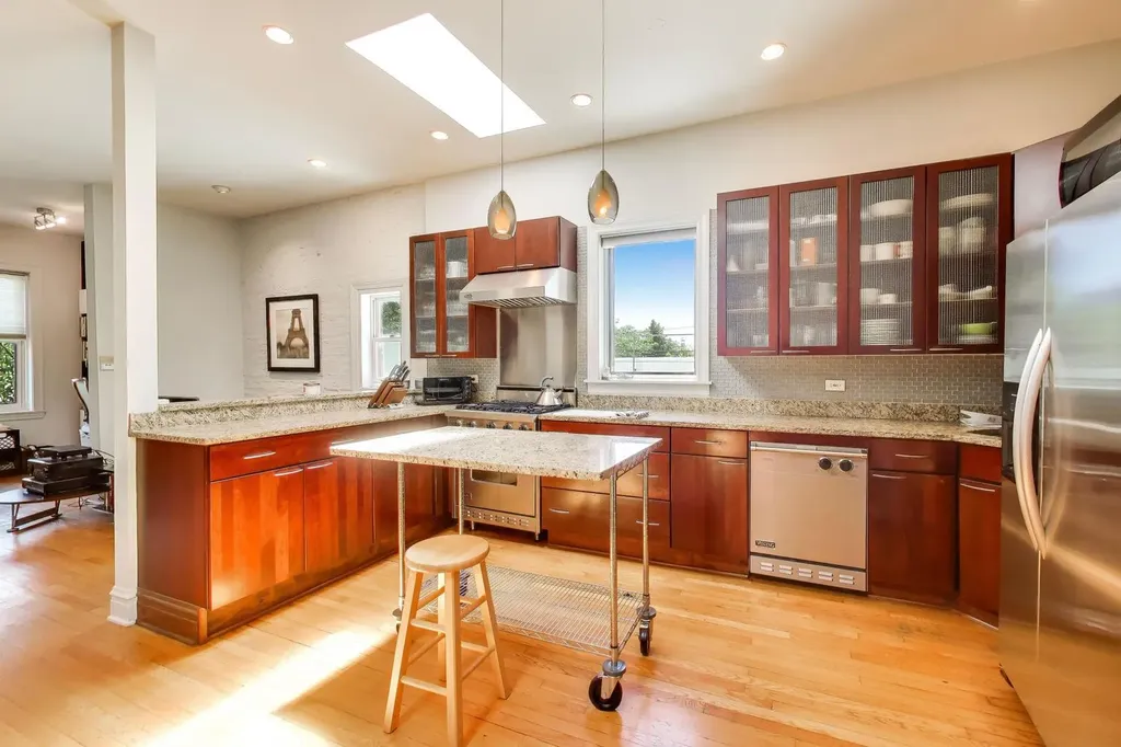 614 North Ashland Avenue Chicago IL 60622