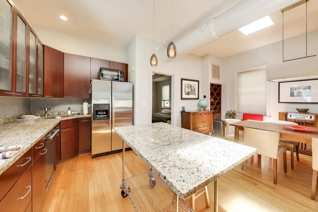 614 North Ashland Avenue Chicago IL 60622
