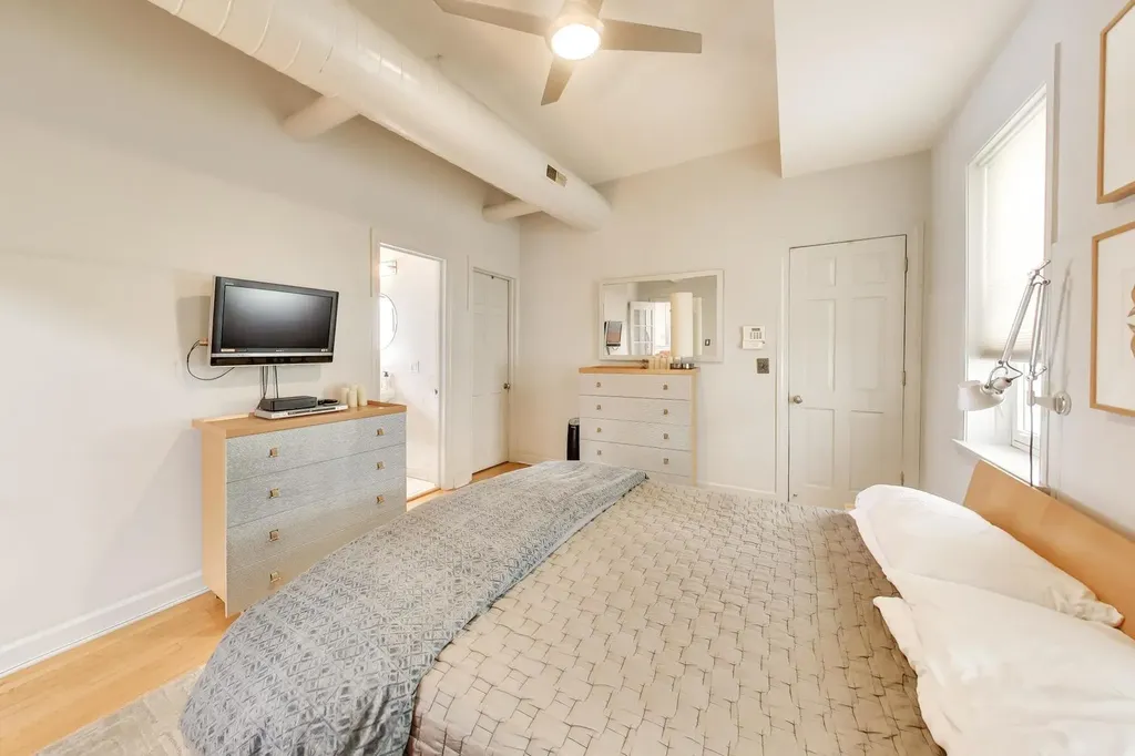 614 North Ashland Avenue Chicago IL 60622