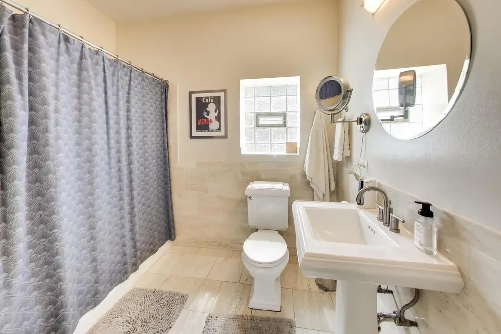 614 North Ashland Avenue Chicago IL 60622