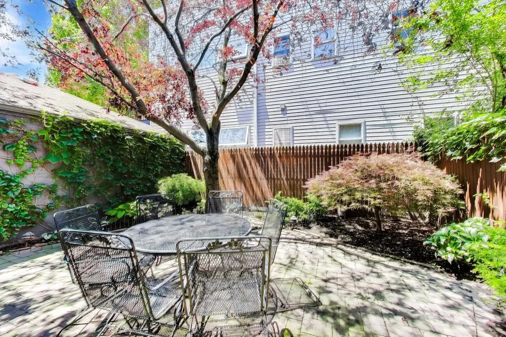 614 North Ashland Avenue Chicago IL 60622