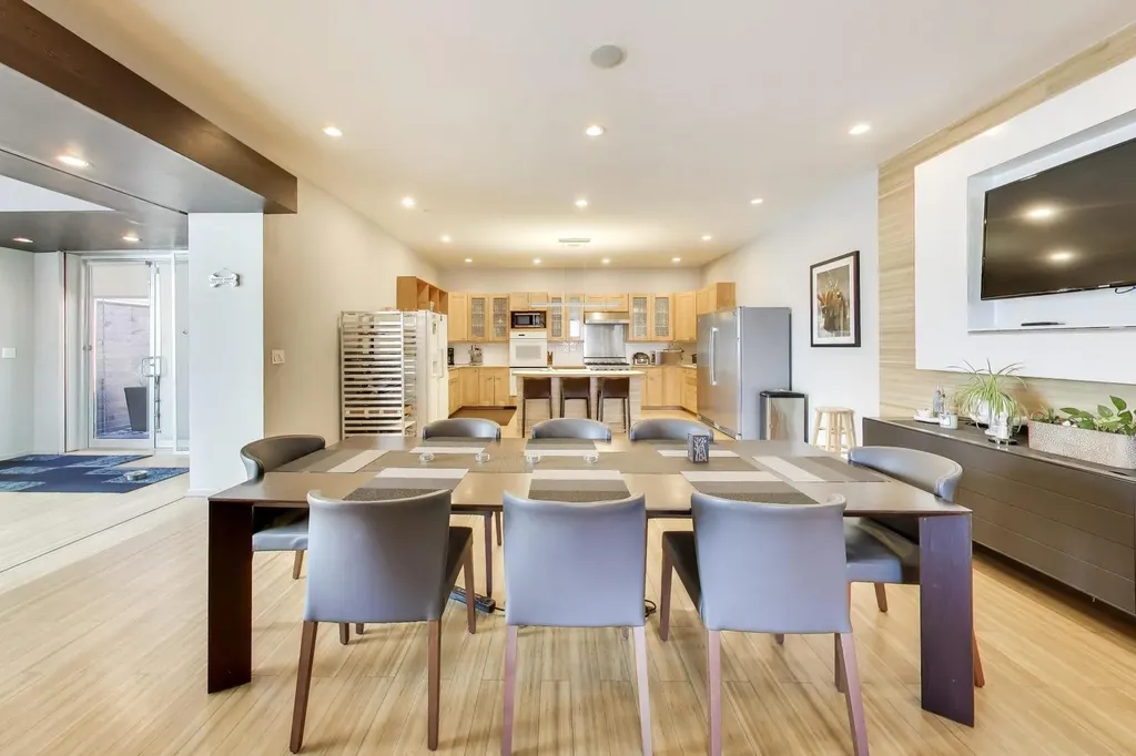 614 North Ashland Avenue Chicago IL 60622