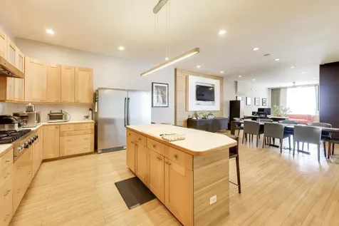 614 North Ashland Avenue Chicago IL 60622