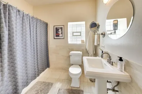 614 North Ashland Avenue Chicago IL 60622