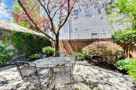 614 North Ashland Avenue Chicago IL 60622